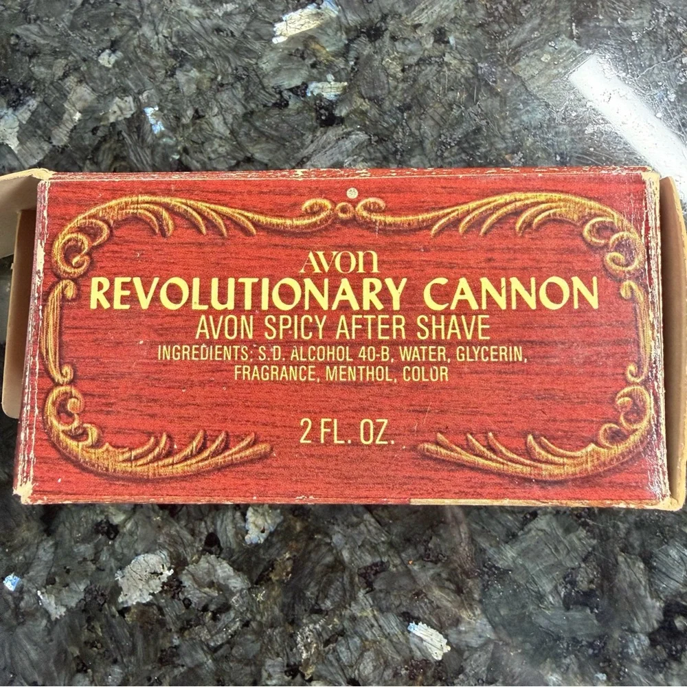 Vintage Avon Revolutionary Cannon aftershave decanter Spicy Aftershave Full NIB